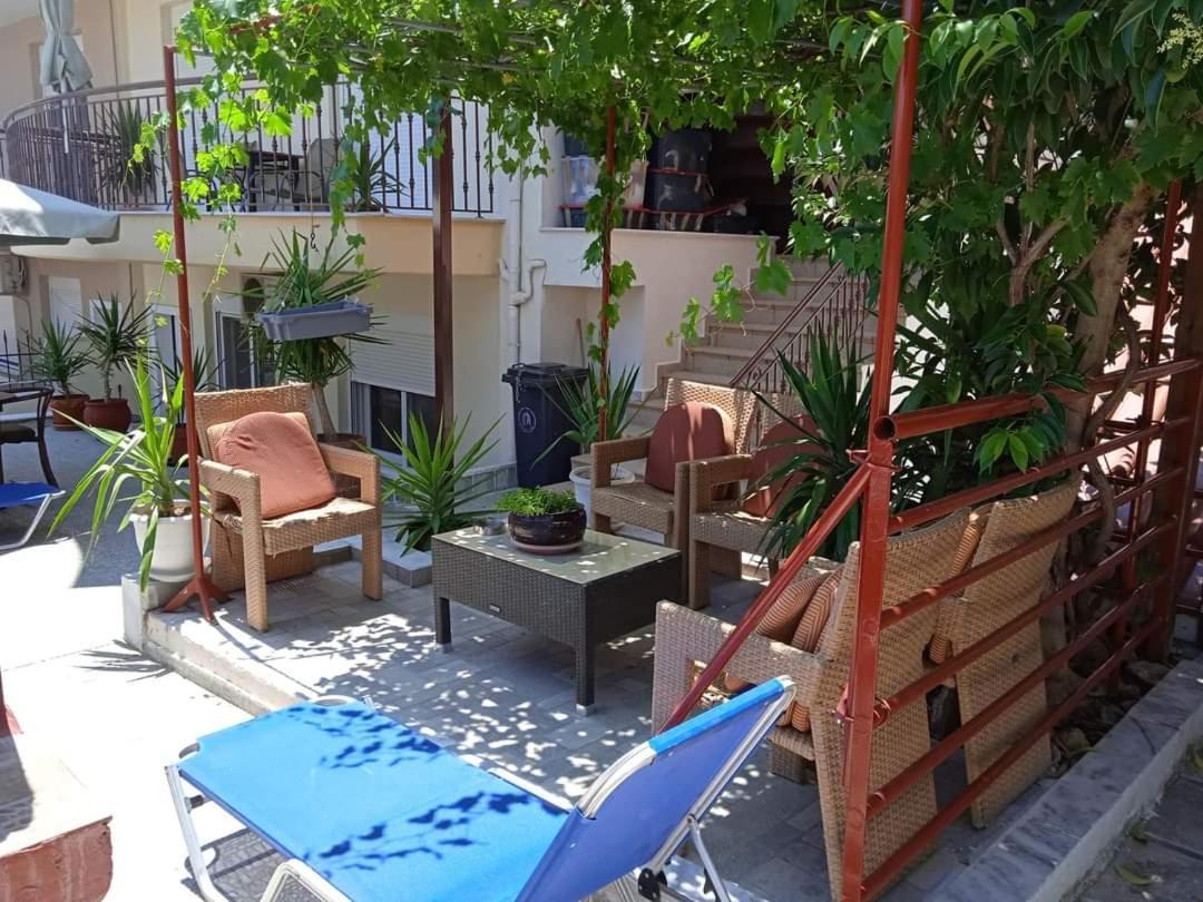 Blue Moon Accommodation ネア・ミカニオーナ エクステリア 写真