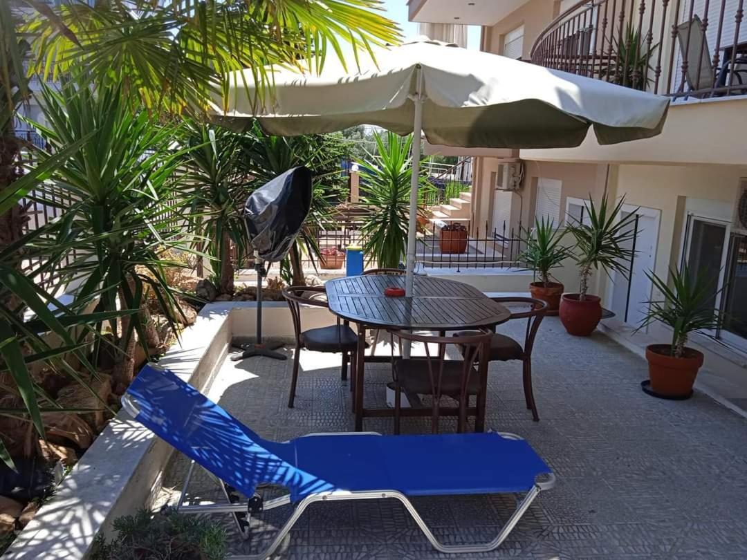 Blue Moon Accommodation ネア・ミカニオーナ エクステリア 写真